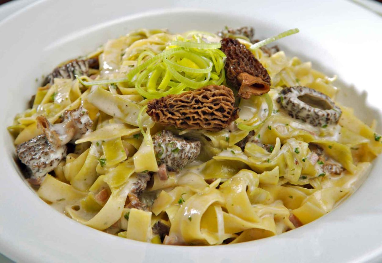 traditional pasta with truffle