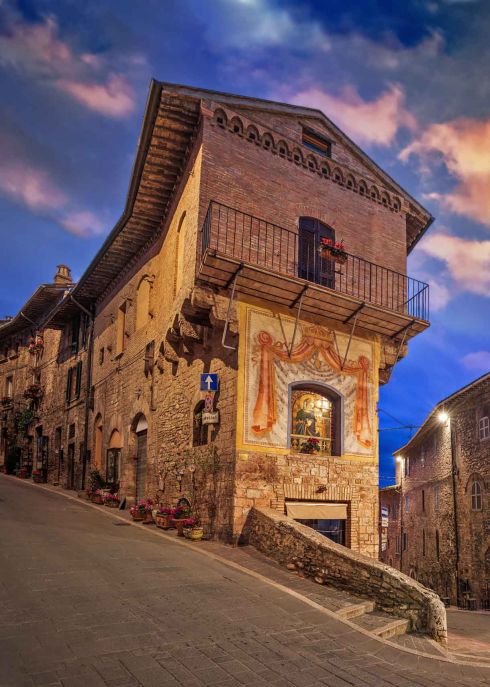 assisi medieval street